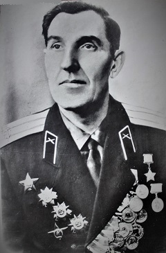 Герой Советского Союза Тараканов Николай Сергеевич, послевоенная фотография